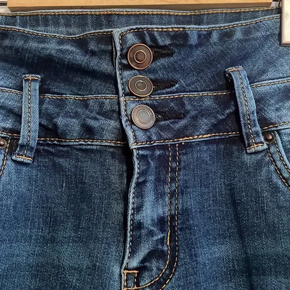 Distressed jeans - Picture 3 of 4